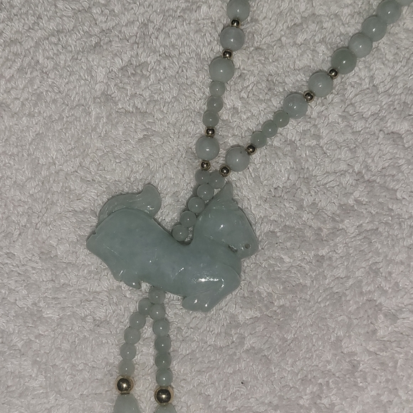 Exquisite Green Beaded Necklace with Gold Accents - Picture 3 of 8